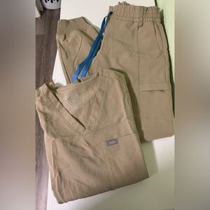 Sandstone Figs One Pocket Scrub Top XS